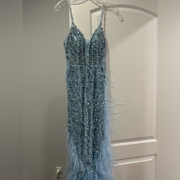 ENGAGEMENT/PARTY/PROM GUEST DRESS - Picture 3 of 8